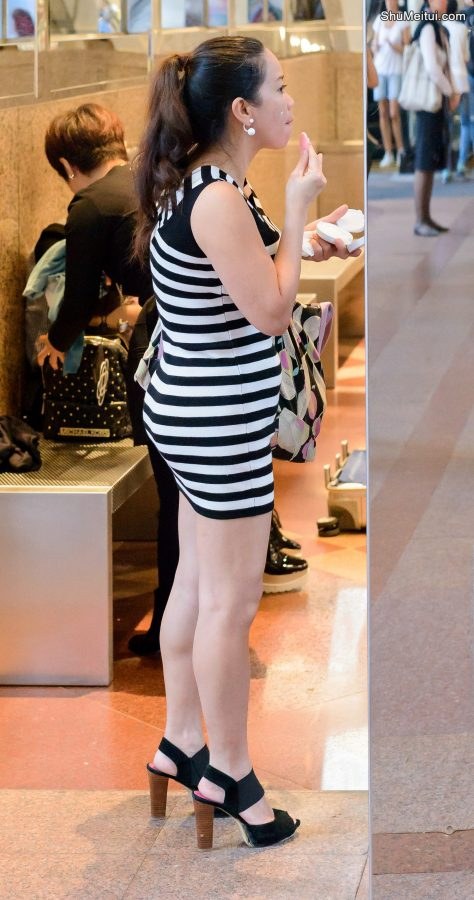 趁着没事补个妆，一看大姐就是讲究人[第4张/共6张]