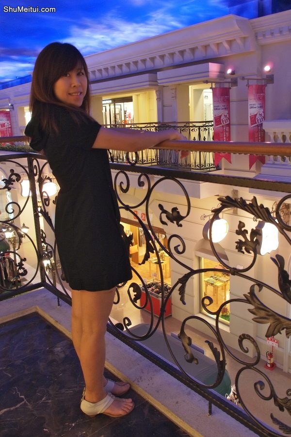 人妻尹嫂完了一天准备回酒店休息[第2张/共5张]