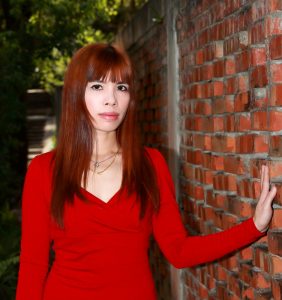 美妇王翠嫂在乡下秀短裙白腿