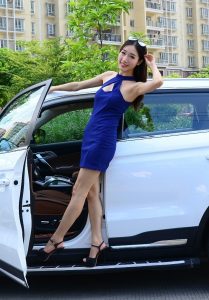 吉利车主老婆美腿拍写真亮点自寻