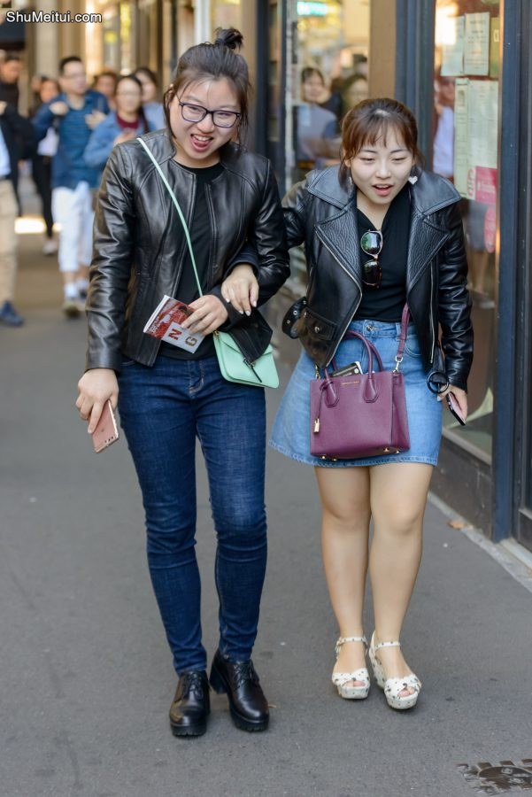 街边两个很阳光的小姑娘，大方的与我打招呼[第4张/共12张]