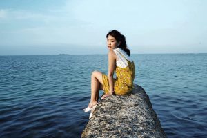 极品人妻在渔村旅行不时露出大腿