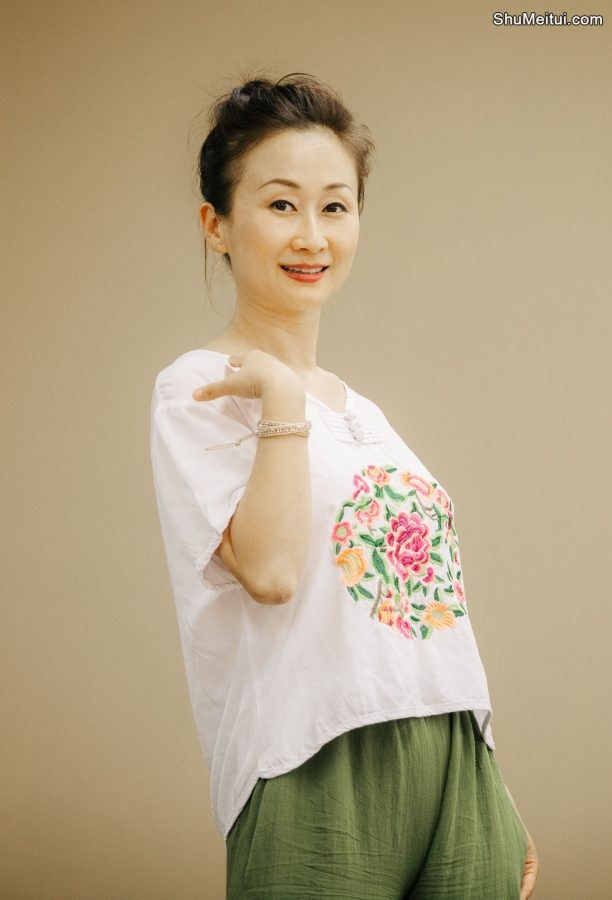 何姐和她的旗袍朋友穿各种各样的旗袍拍照片[第6张/共43张]