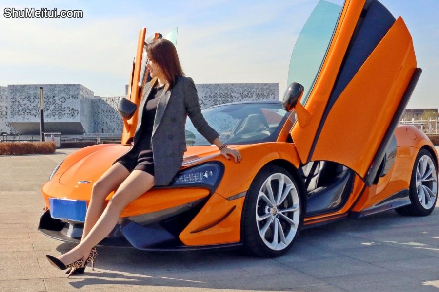 超跑和肉丝袜美腿更加般配哦[第1张/共14张]