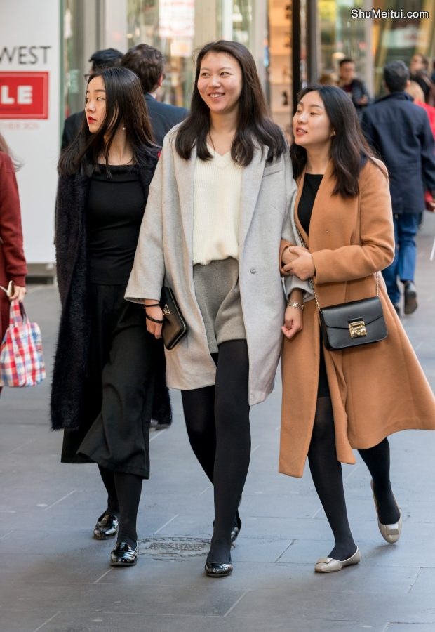 铿锵三人行，北京小妞果然风流，超高回头率[第1张/共5张]