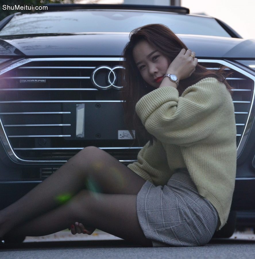 奥迪车内穿黑丝细高跟的嫂子[第10张/共21张]