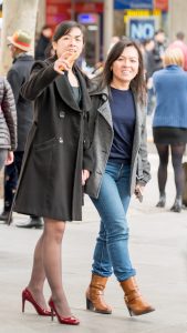 指点江山的黑衣大姐一下子就发现了我，好本领