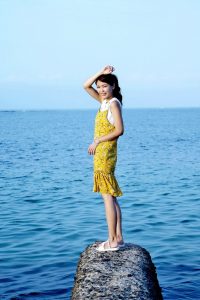 极品人妻在渔村旅行不时露出大腿