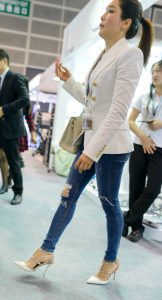 泰国美妇来国内采购了，多少老板都愿意和她合作，无语