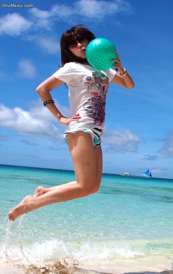 尹嫂放假去海边玩儿各种露腿[第12张/共23张]