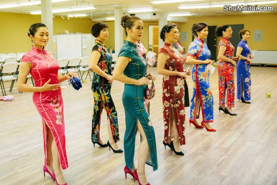 何姐和她的旗袍朋友穿各种各样的旗袍拍照片[第41张/共43张]