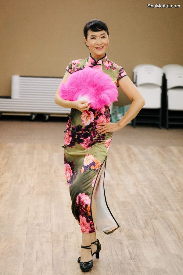 何姐和她的旗袍朋友穿各种各样的旗袍拍照片[第22张/共43张]