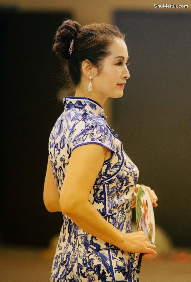 何姐和她的朋友们统一身着青花瓷旗袍排练[第21张/共35张]