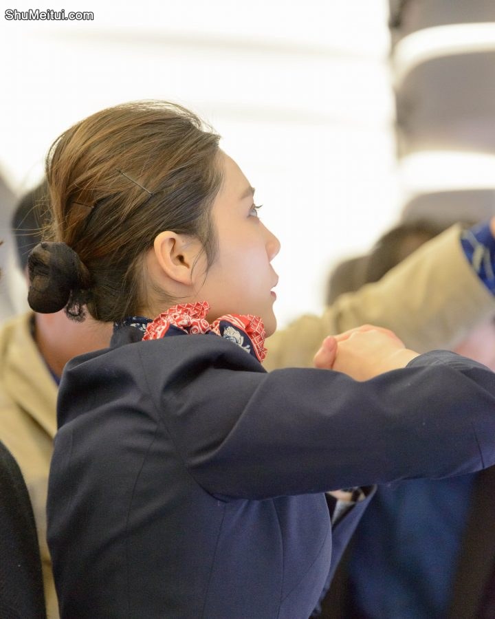 动车上的小媳妇颜值超高，我忍不住拍了几张[第3张/共7张]