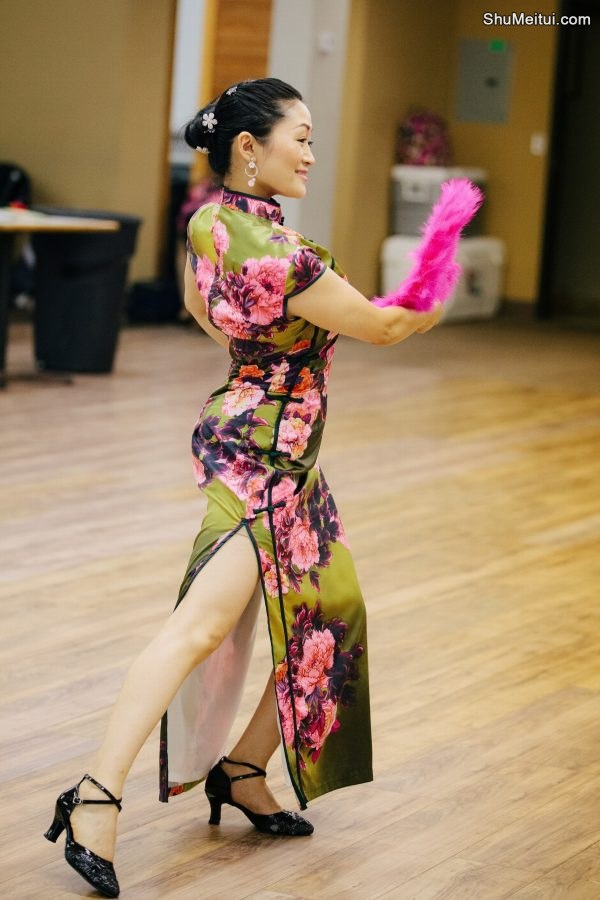 何姐和她的旗袍朋友穿各种各样的旗袍拍照片[第39张/共43张]