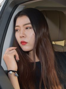 冬日里穿厚肉丝袜的大长腿御姐