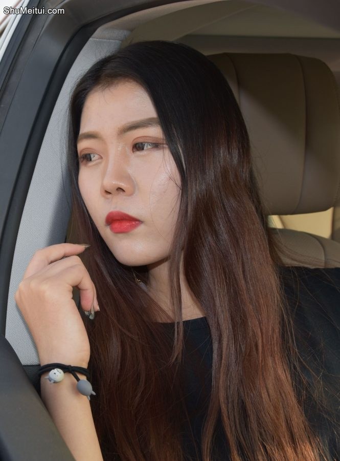 冬日里穿厚肉丝袜的大长腿御姐[第5张/共44张]