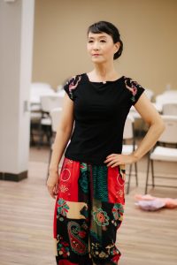 何姐和她的旗袍朋友穿各种各样的旗袍拍照片