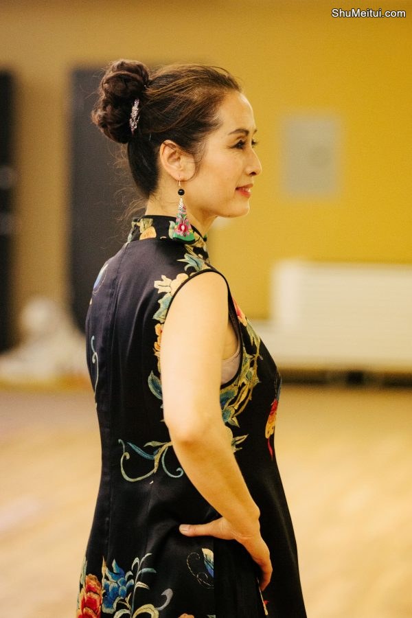 何姐和她的旗袍朋友穿各种各样的旗袍拍照片[第20张/共43张]