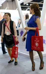 年近50却风韵犹存的客户大姐，得点赞