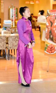 饭店迎宾的小熟女，有些味道哦