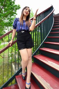 成熟的长腿芝姐阳光下高清晰肉丝