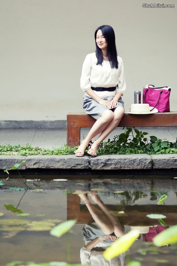 三十年后重返校园,气质优雅的Elin姐写真照片[第17张/共21张]