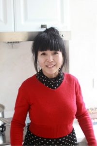 上身丰满的阿姨居家靴子黑色丝袜