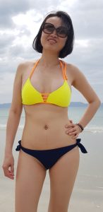 熟女美雅海边大秀美好身材