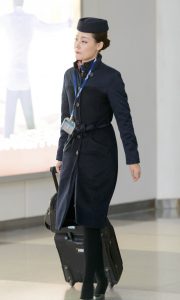 高铁服务员颜值也是相当给力呀，我的小心脏呀