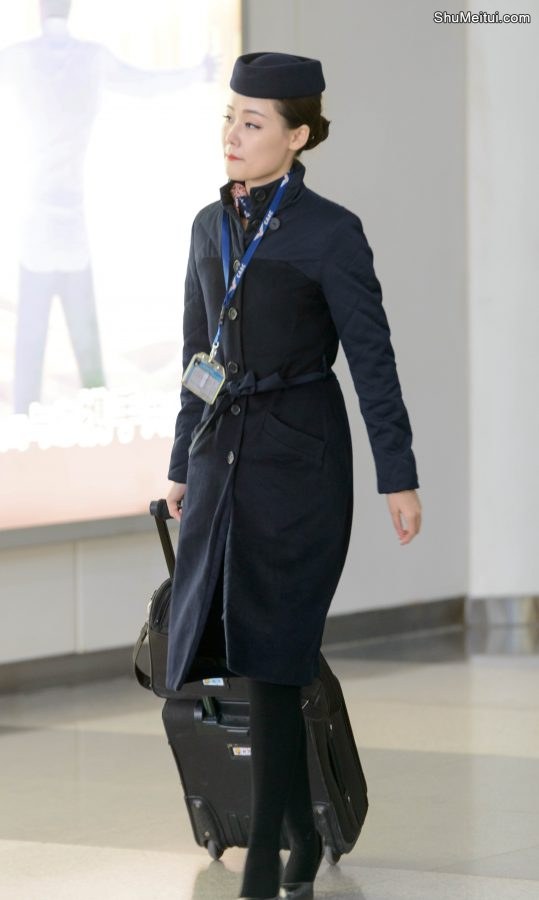 高铁服务员颜值也是相当给力呀，我的小心脏呀[第4张/共6张]