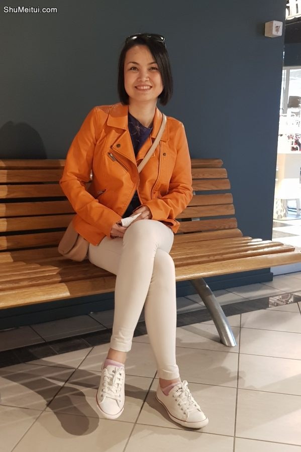 跟妻子美雅逛商场拍她的紧身白裤圆臀[第1张/共14张]