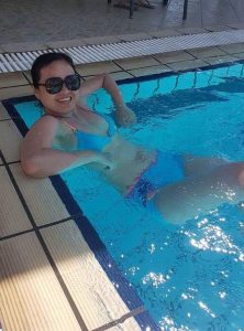 人妻美雅姐可爱泳衣秀好身材生活照