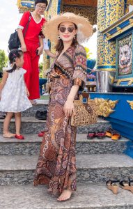 跟着极品美少妇优优去泰姬陵转一圈，人好看，景一般