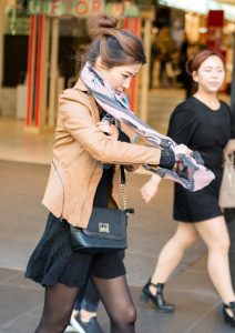 苗条的小媳妇，看着就是养眼，老公可得拴住了