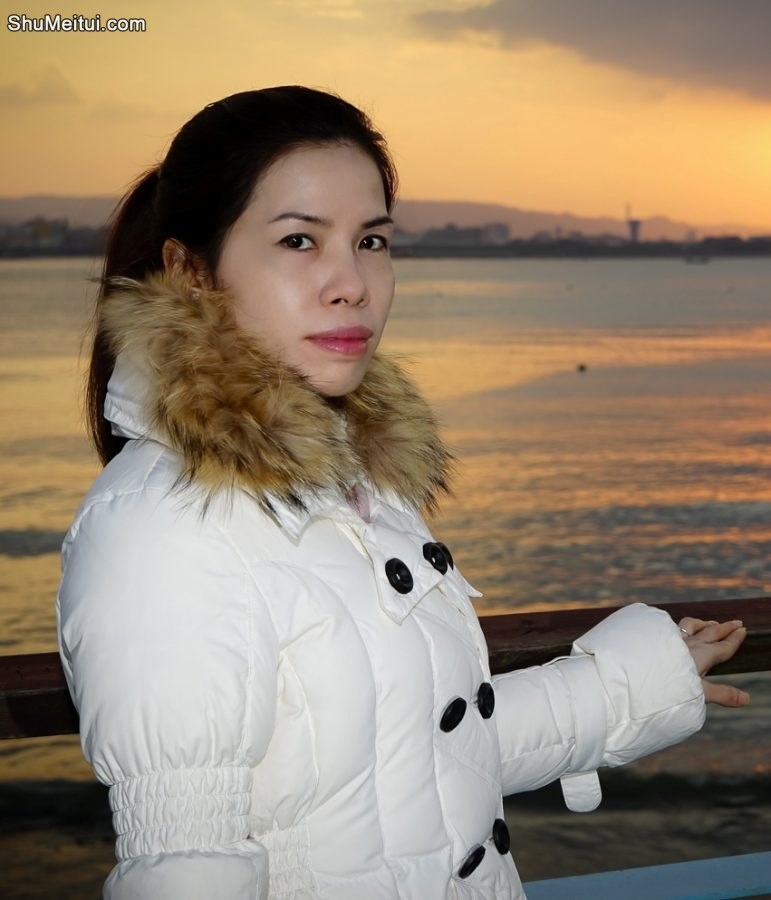 性感美妇王翠嫂来到海边浪一圈，有粉丝吗[第8张/共16张]