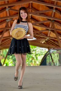 穿肉丝袜的翠嫂美腿吸引摄影师拍了超多照片