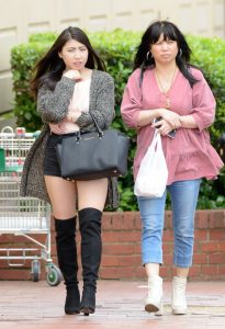 这个小熟妇长的不赖，腿部力量一看就强