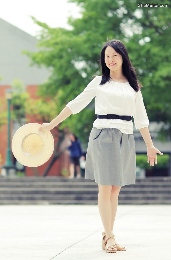 三十年后重返校园,气质优雅的Elin姐写真照片[第7张/共21张]