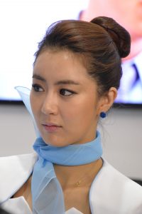 展会上性感工作人员，这魔鬼身材堪比模特了