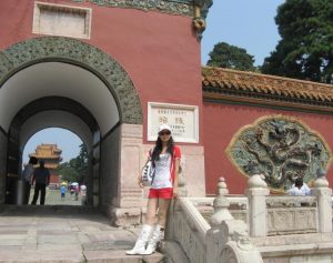 我的历史老师喜欢扮嫩秀美腿