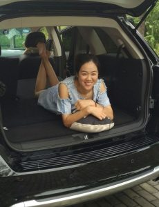 气质超高的美妇花色短裙，得问问她从哪买的