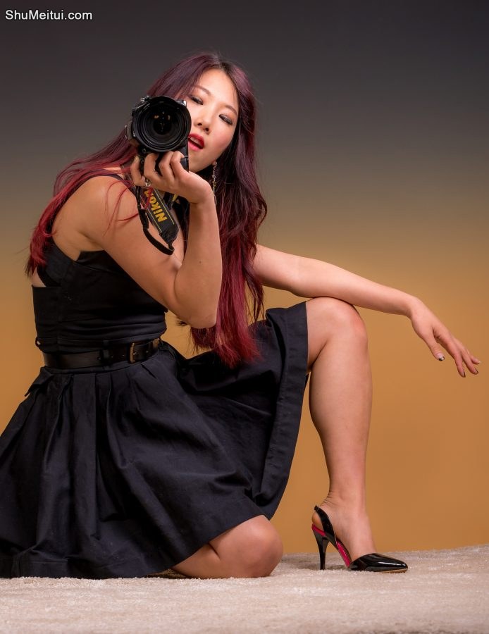 活力四射的熟妇辛迪，影棚内穿细高跟鞋拍写真[第15张/共19张]