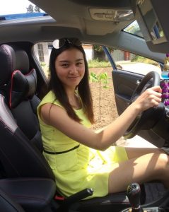 独自带着性感貌美的小姨子回丈人家，一路上我的心跟小鹿似的