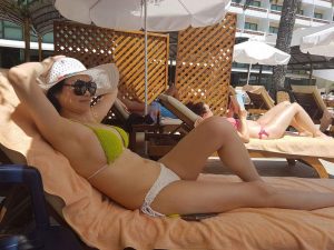 美雅的度假时光,比基尼泳装白白的肉体