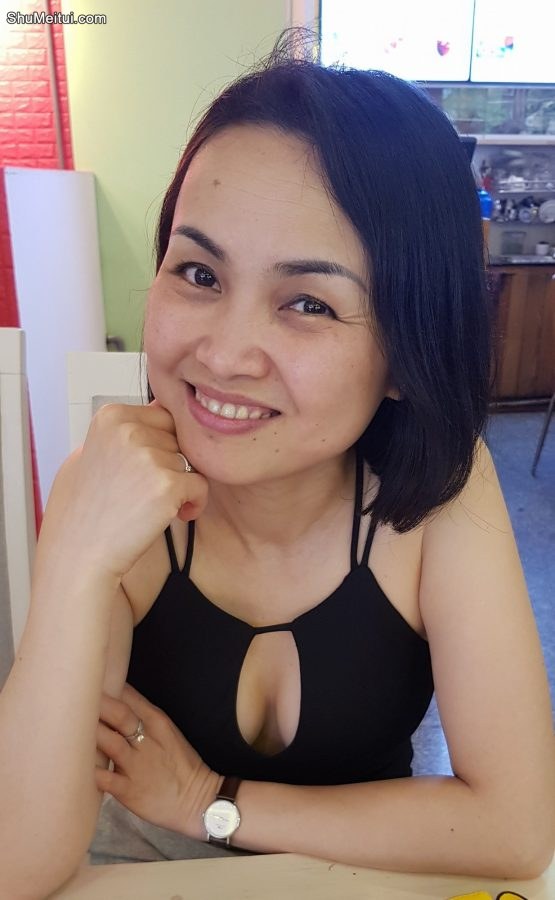 人妻美雅的上衣胸前开口露沟[第9张/共10张]