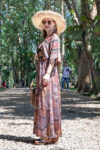 跟着极品美少妇优优去泰姬陵转一圈，人好看，景一般