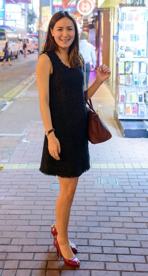 他乡遇故知的俩美女，看起来是相当兴奋呀[第1张/共5张]