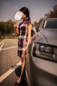 龙猫小姐姐这小旗袍穿的真好看,兄弟们给评个分