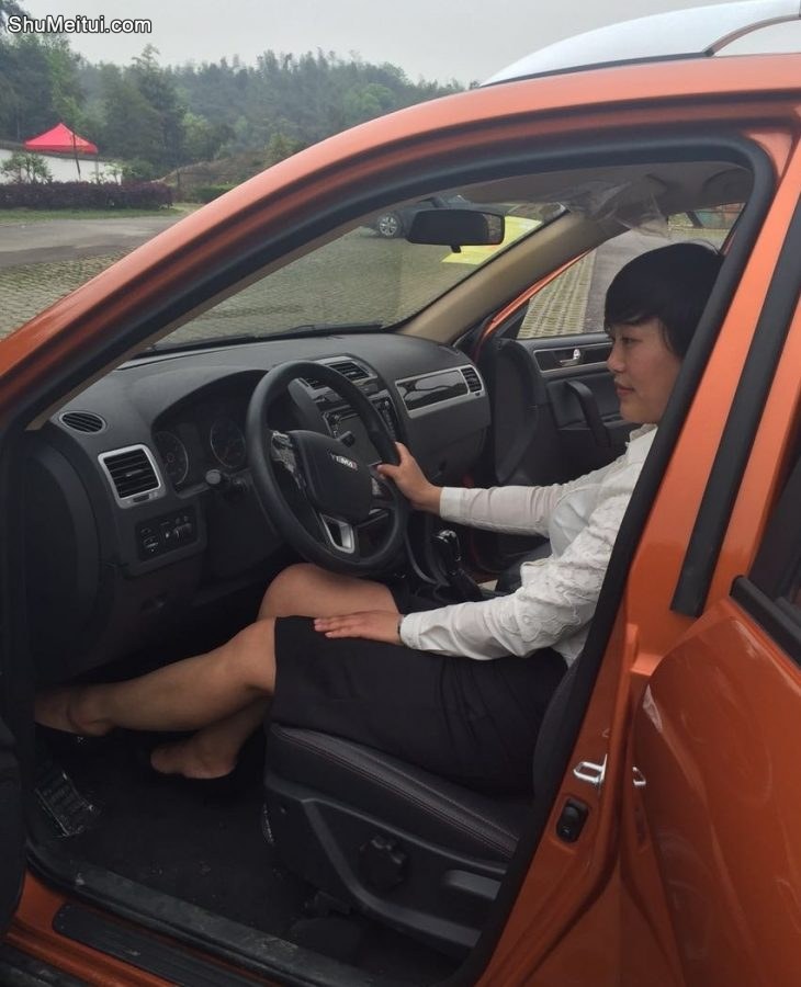 戴墨镜熟透的大姐，长的好有喜感[第6张/共11张]